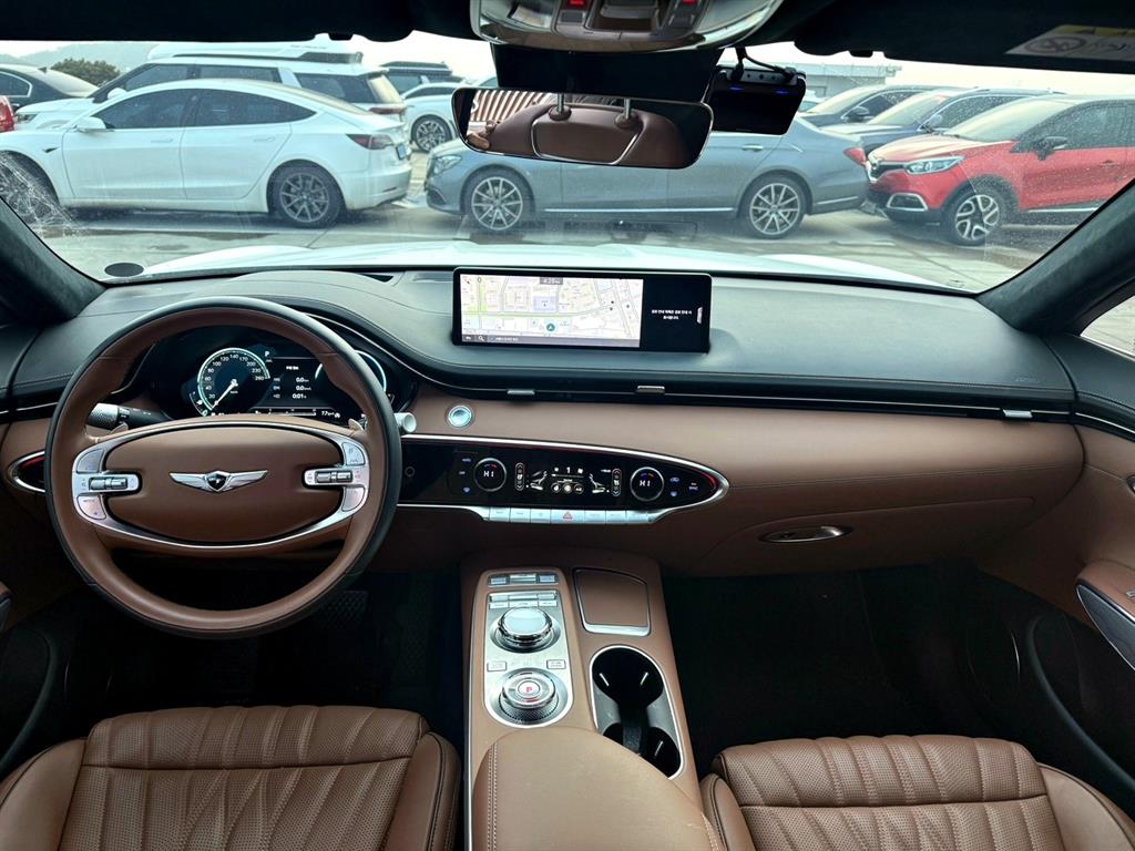 Genesis GV70 - Vista 6