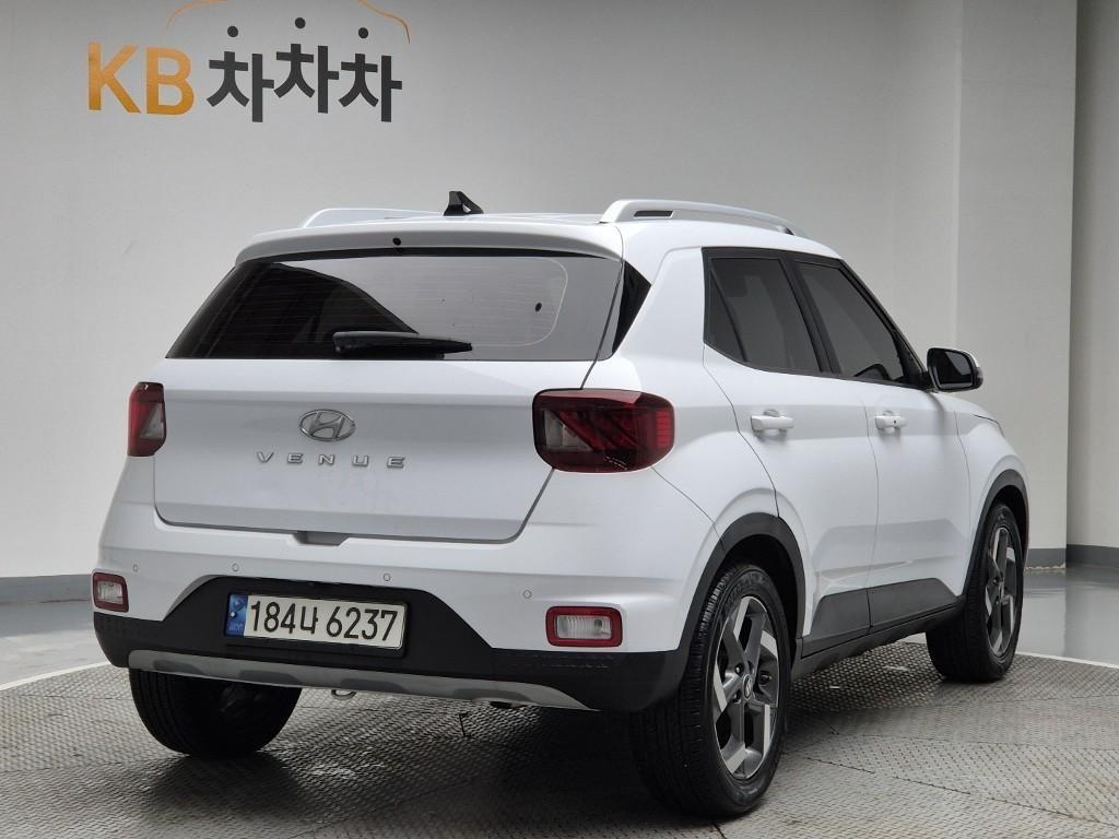 HYUNDAI Venue - Vista 4