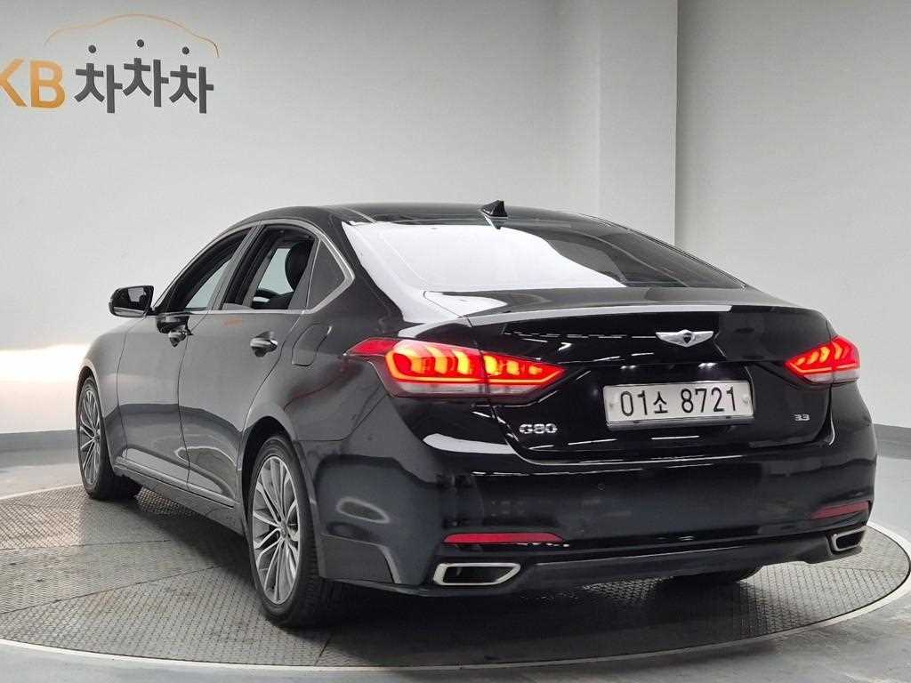 HYUNDAI Genesis - Vista 2