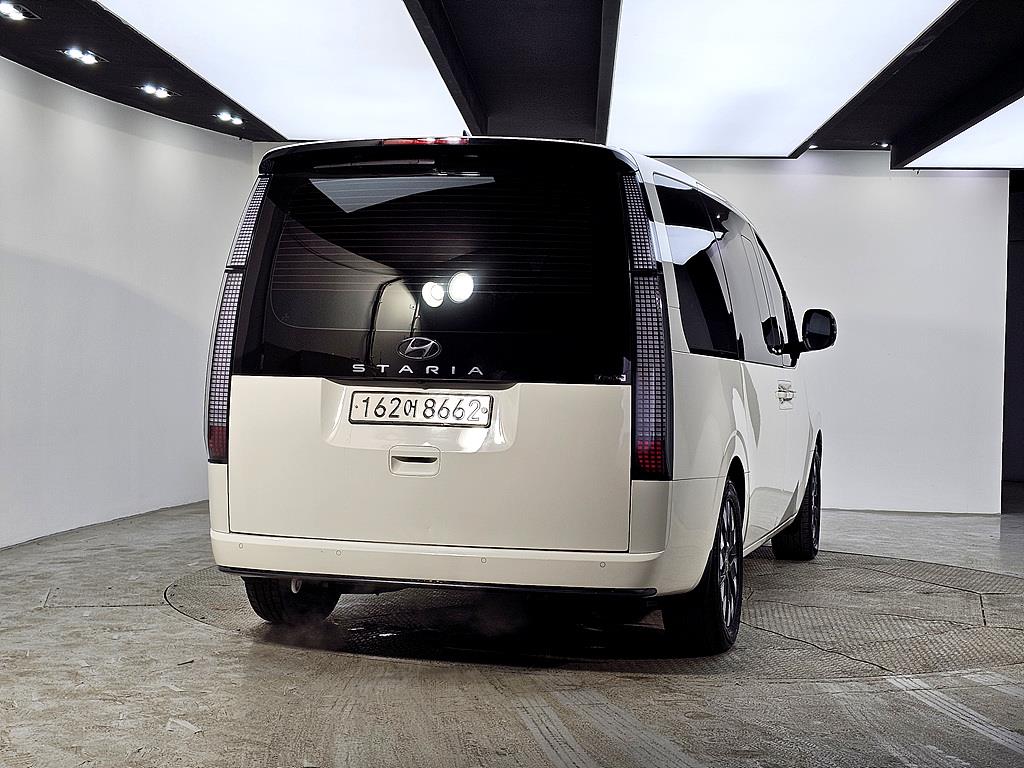 HYUNDAI Staria - Vista 3