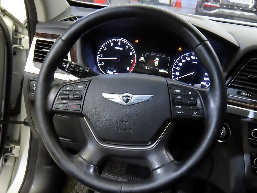 HYUNDAI Genesis - Vista 8