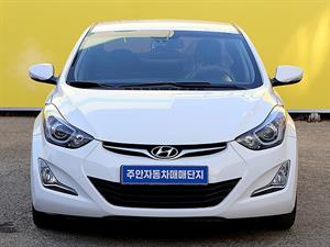 HYUNDAI Avante - Vista 2