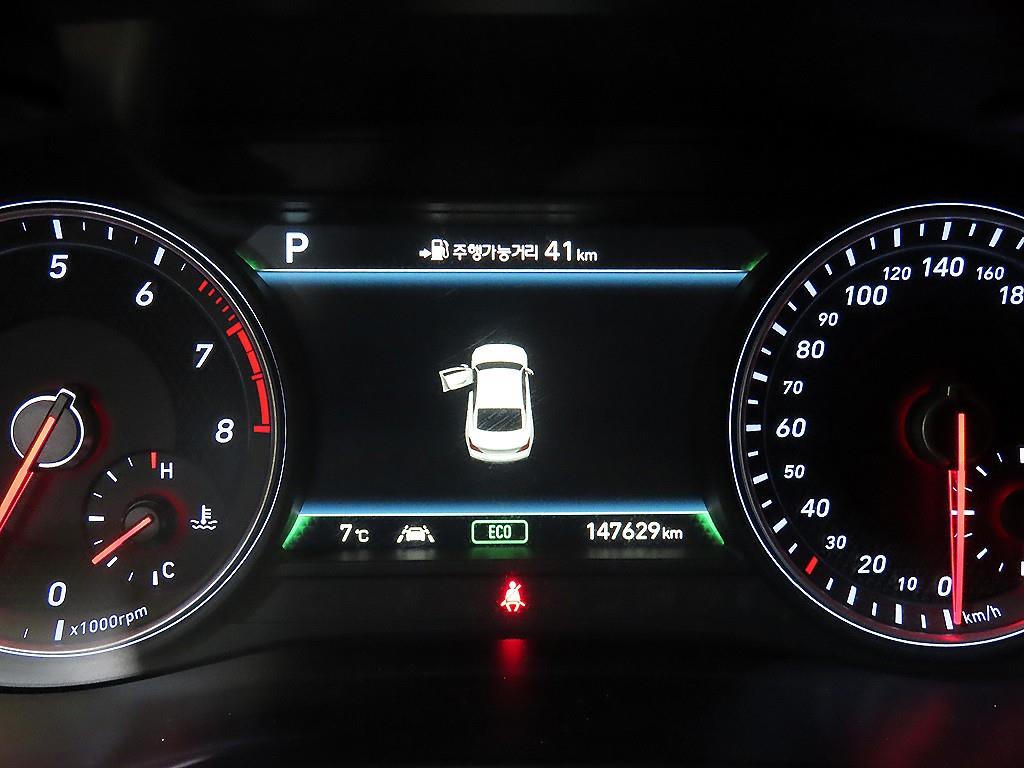 Genesis G70 - Vista 9