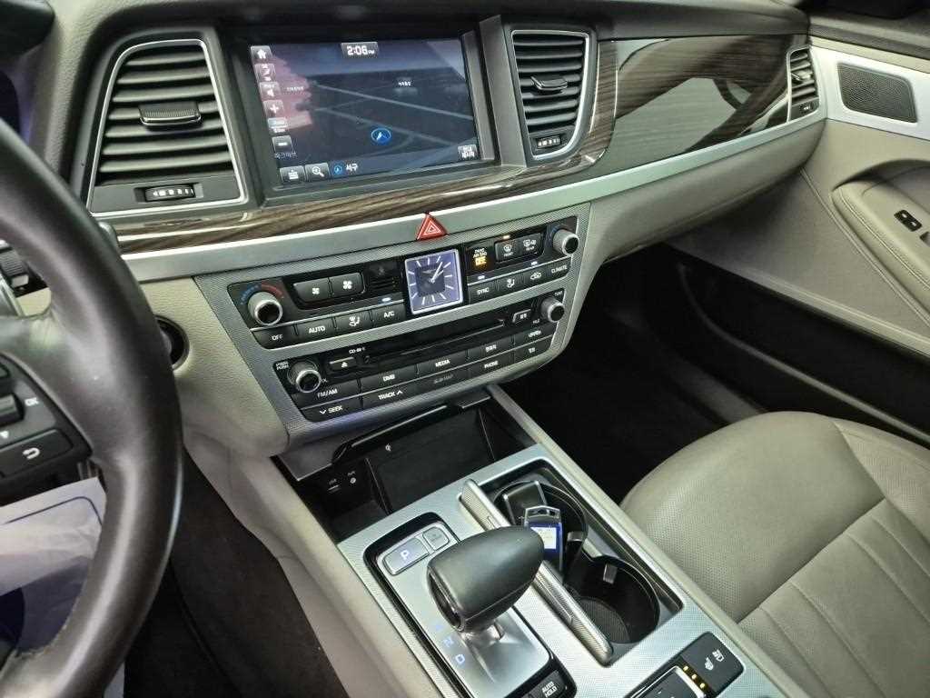Genesis G80 - Vista 10