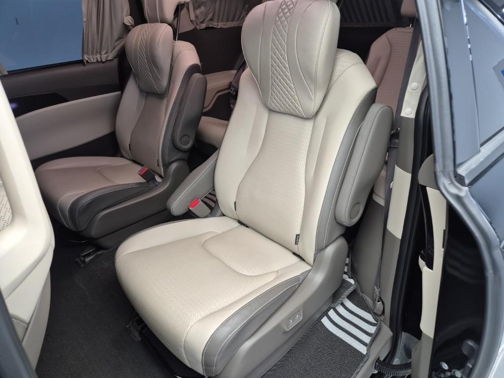 KIA Carnival - Vista 12
