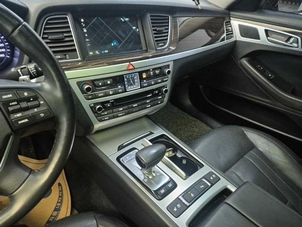Genesis G80 - Vista 10