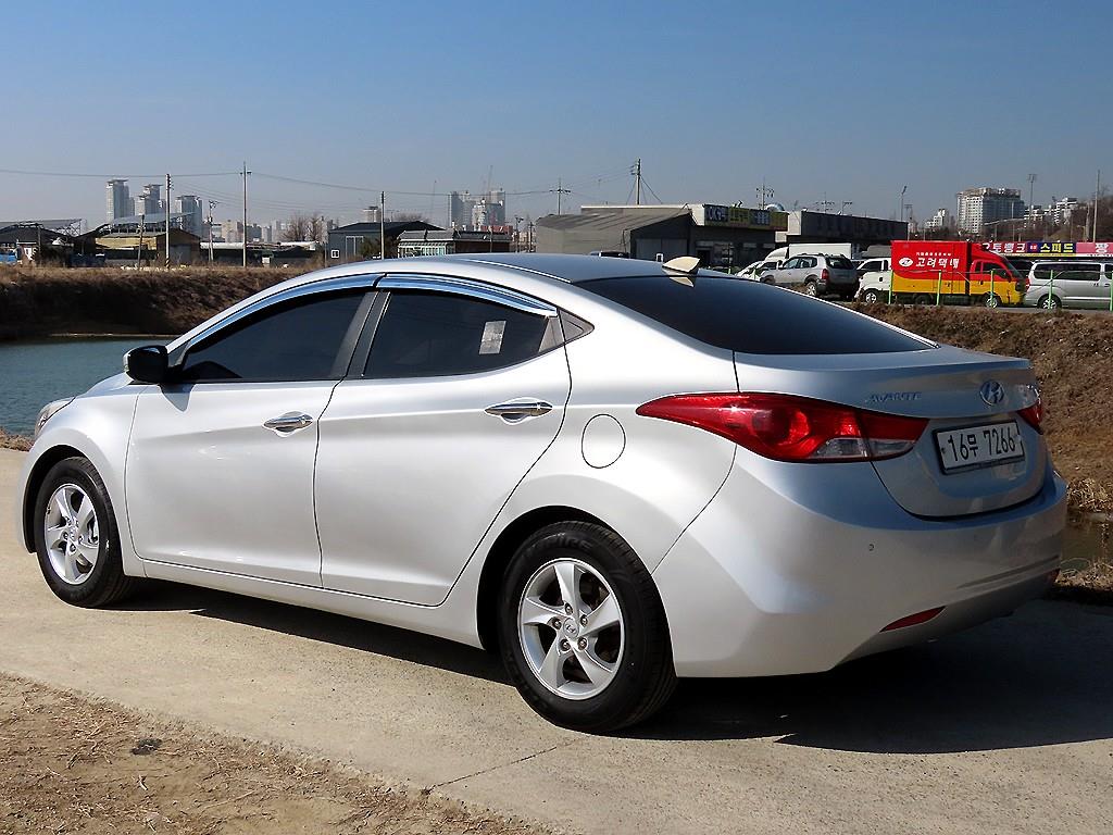 HYUNDAI Avante - Vista 3