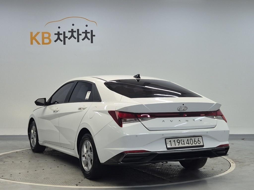 HYUNDAI Avante - Vista 2