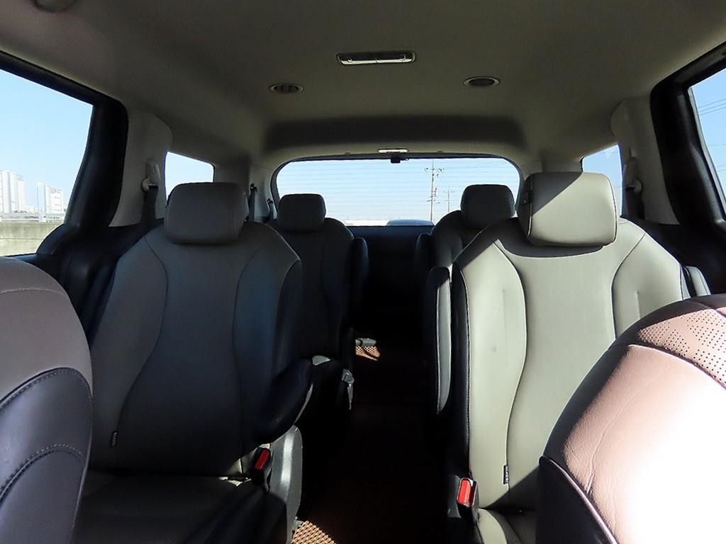 KIA Carnival - Vista 7