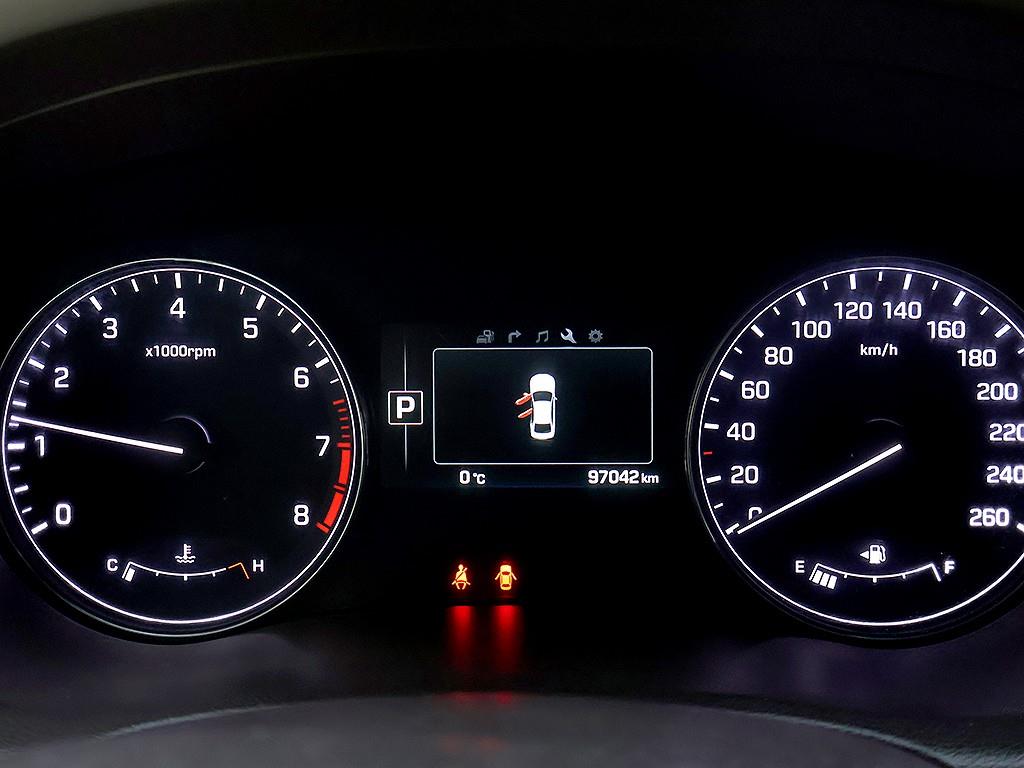 HYUNDAI Genesis - Vista 11