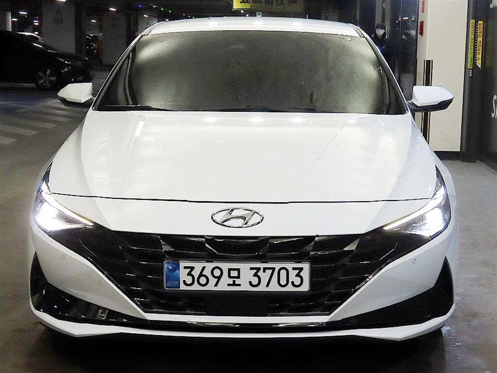 HYUNDAI Avante - Vista 2