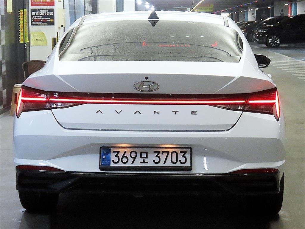 HYUNDAI Avante - Vista 5