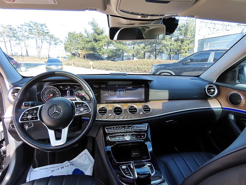 Mercedes Benz E class - Vista 7