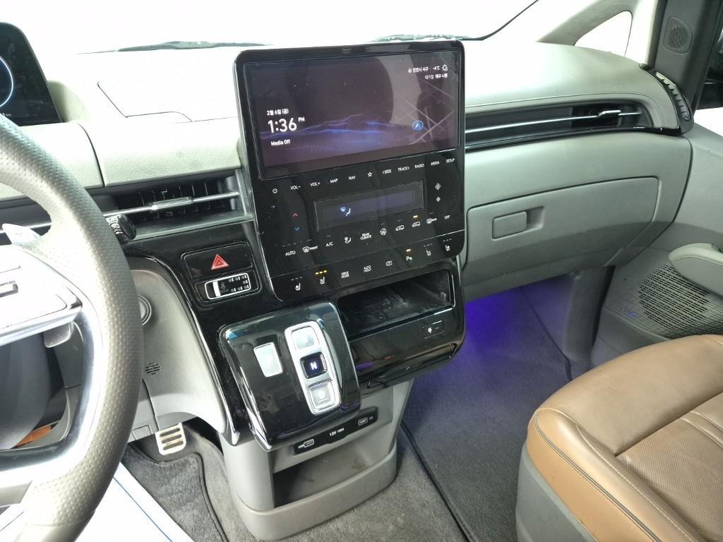 HYUNDAI Staria - Vista 10