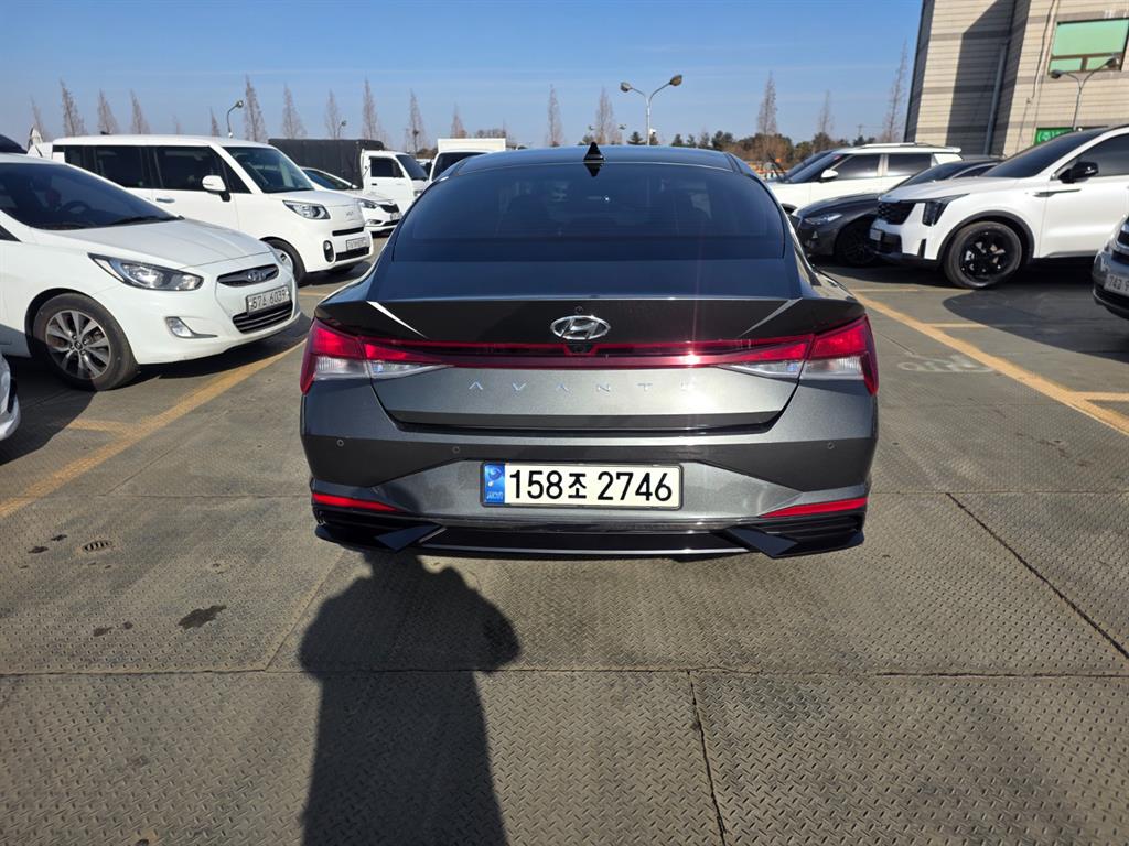 HYUNDAI Avante - Vista 3