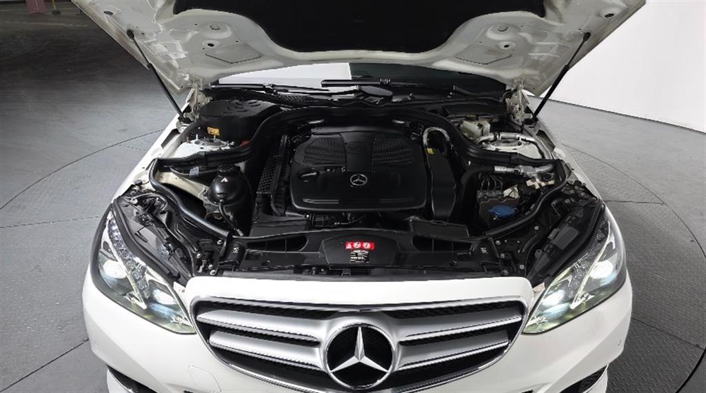 Mercedes Benz E class - Vista 6