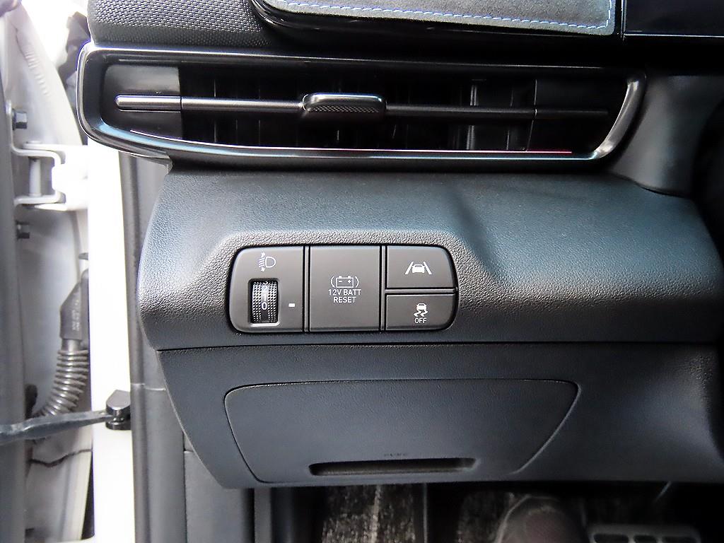 HYUNDAI Avante - Vista 12