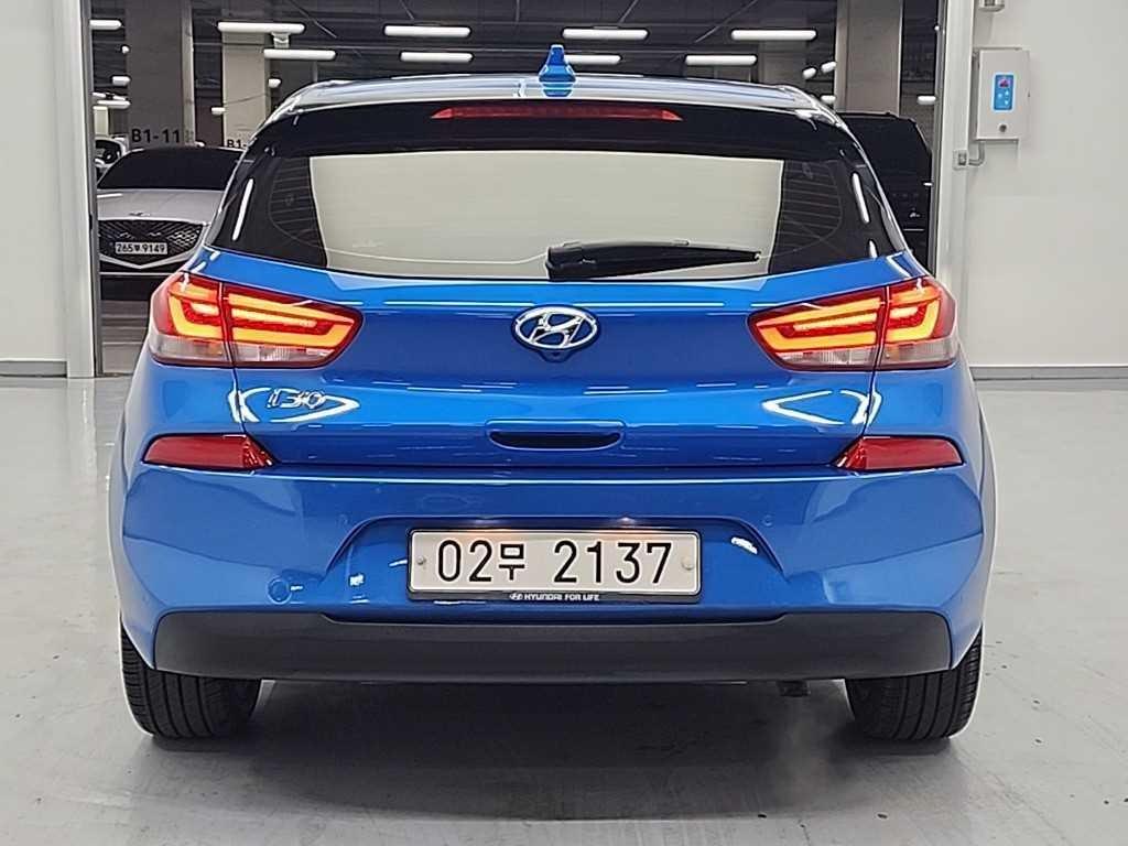 HYUNDAI i30 - Vista 3