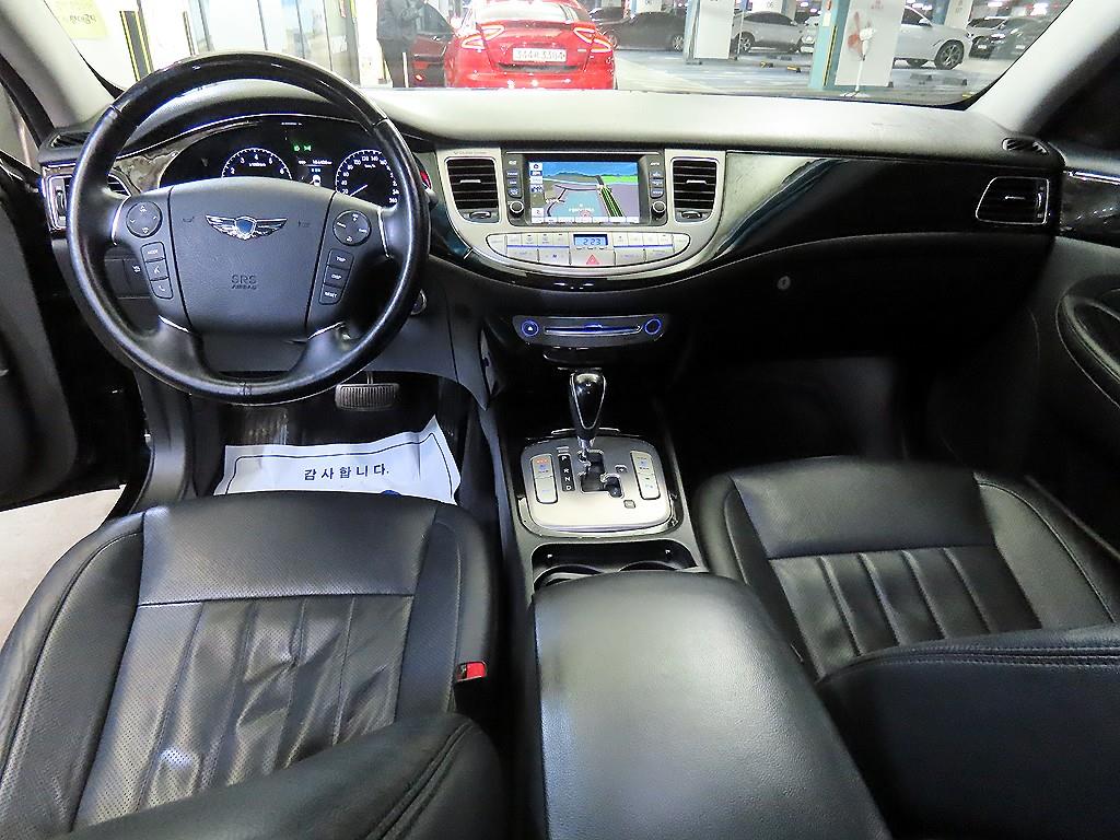 HYUNDAI Genesis - Vista 10