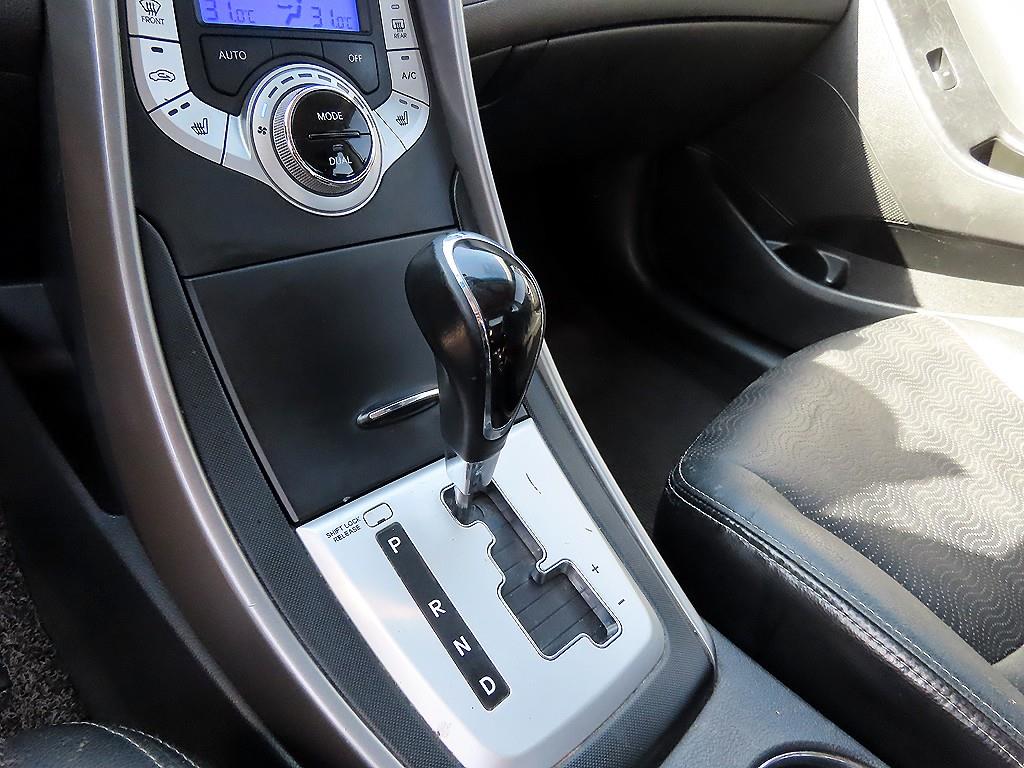 HYUNDAI Avante - Vista 11