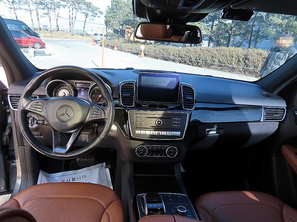 Mercedes Benz GLE Class - Vista 7