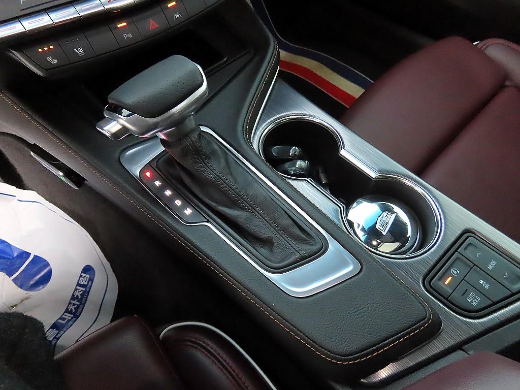 Cadillac CT4 - Vista 10