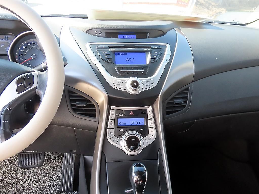 HYUNDAI Avante - Vista 10