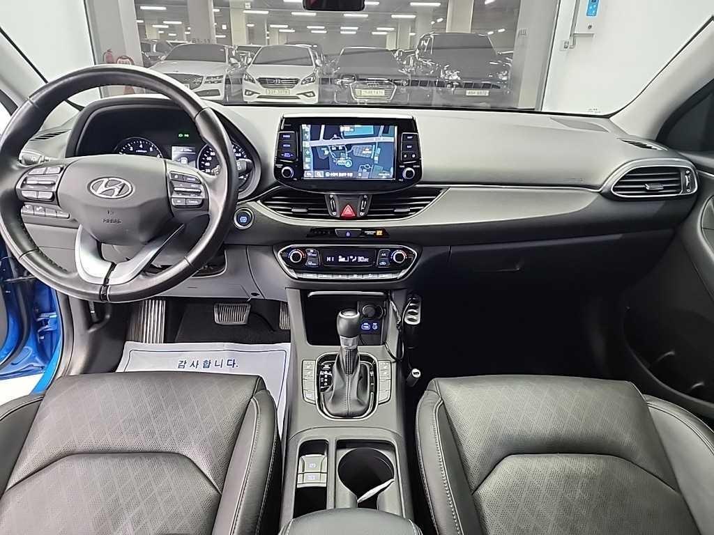 HYUNDAI i30 - Vista 7
