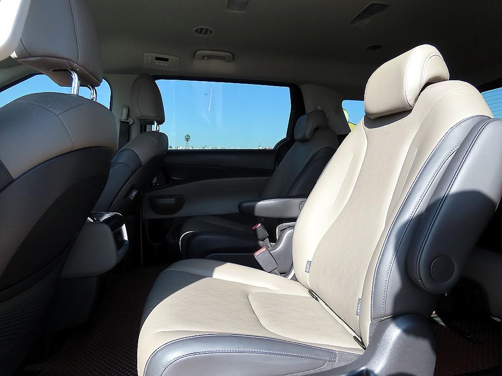 KIA Carnival - Vista 6