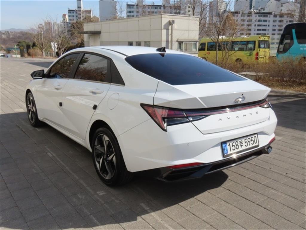 HYUNDAI Avante - Vista 7