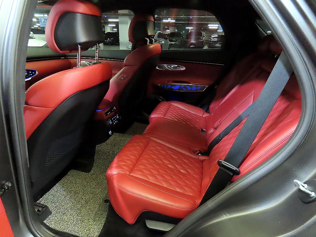 Genesis GV70 - Vista 7