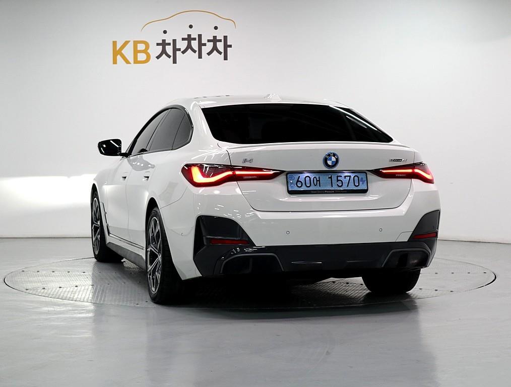 BMW i4 - Vista 4