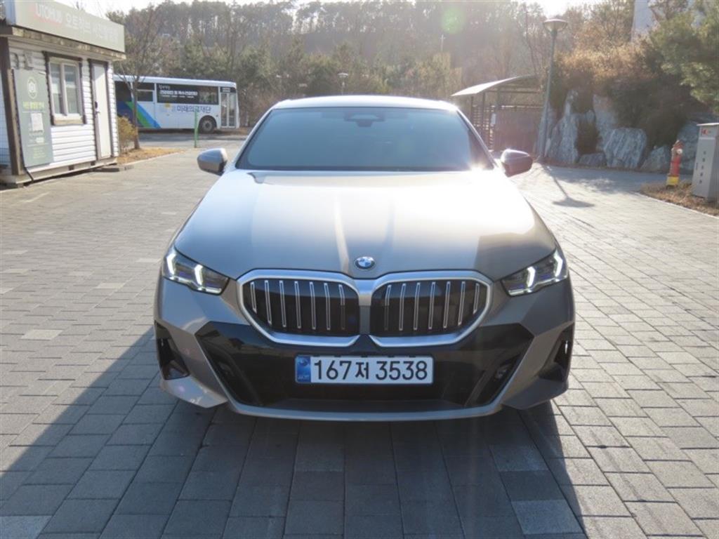 BMW 5 Series 2025 Gris - Importación desde Corea - HF Imports Iquique - Foto 1
