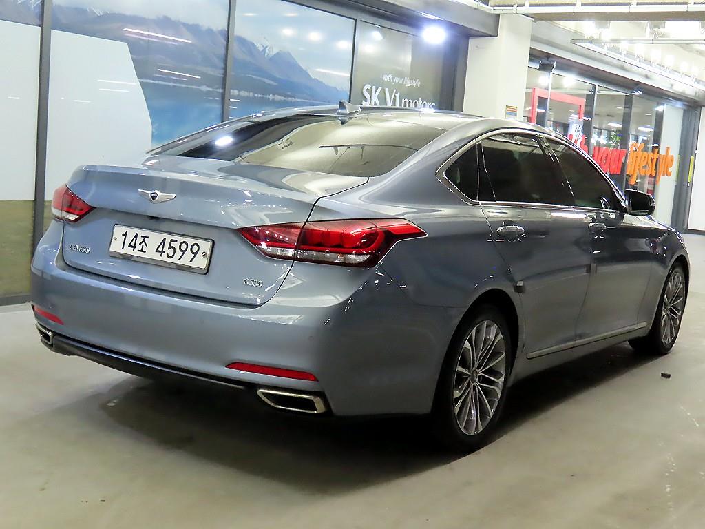HYUNDAI Genesis - Vista 4