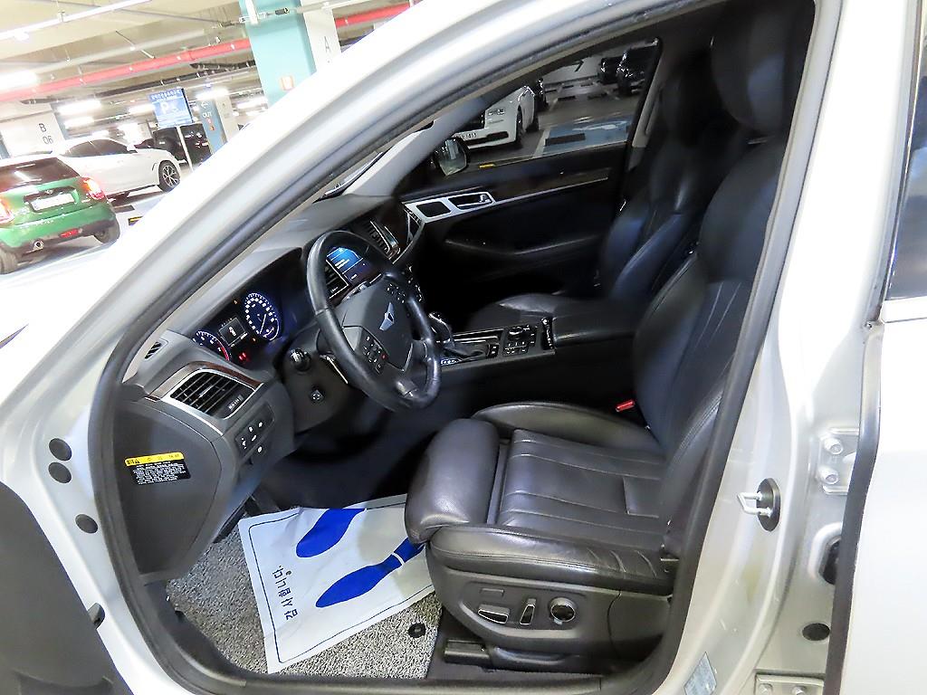 HYUNDAI Genesis - Vista 6