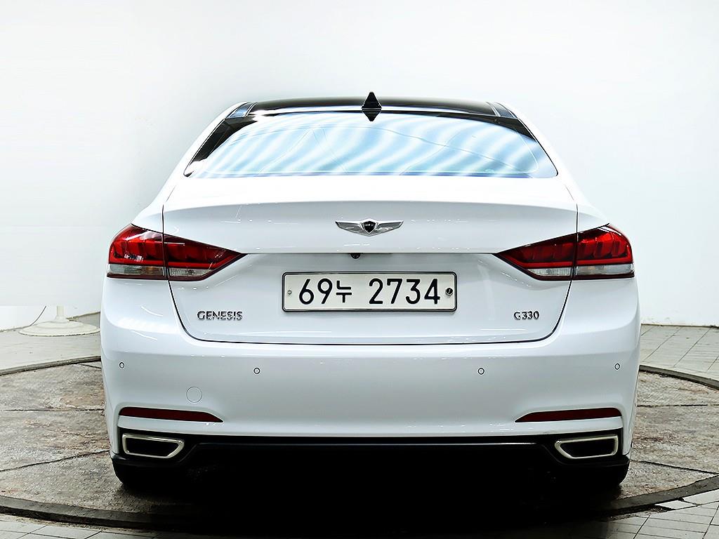 HYUNDAI Genesis - Vista 5