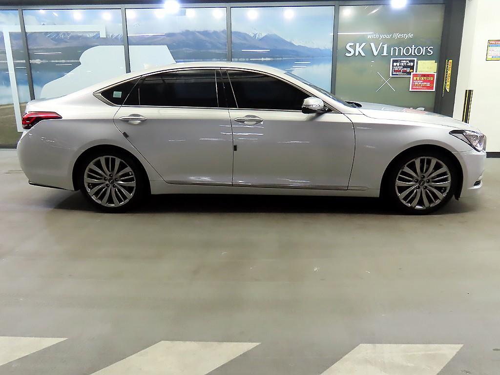 HYUNDAI Genesis - Vista 3