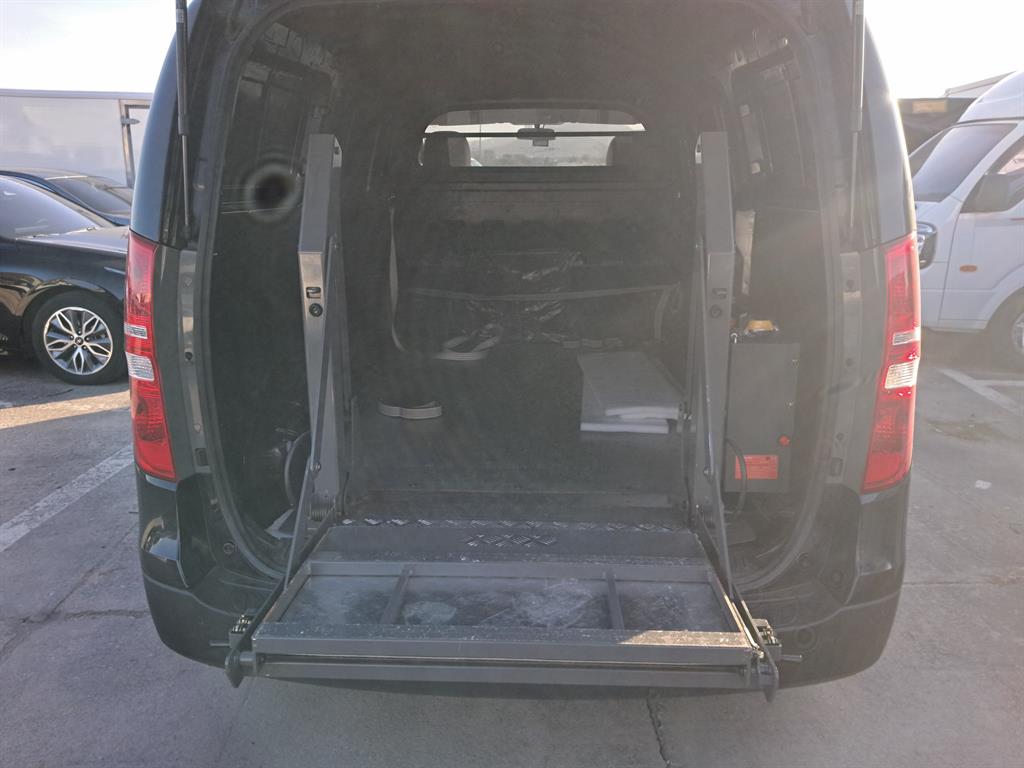 HYUNDAI Starex - Vista 9