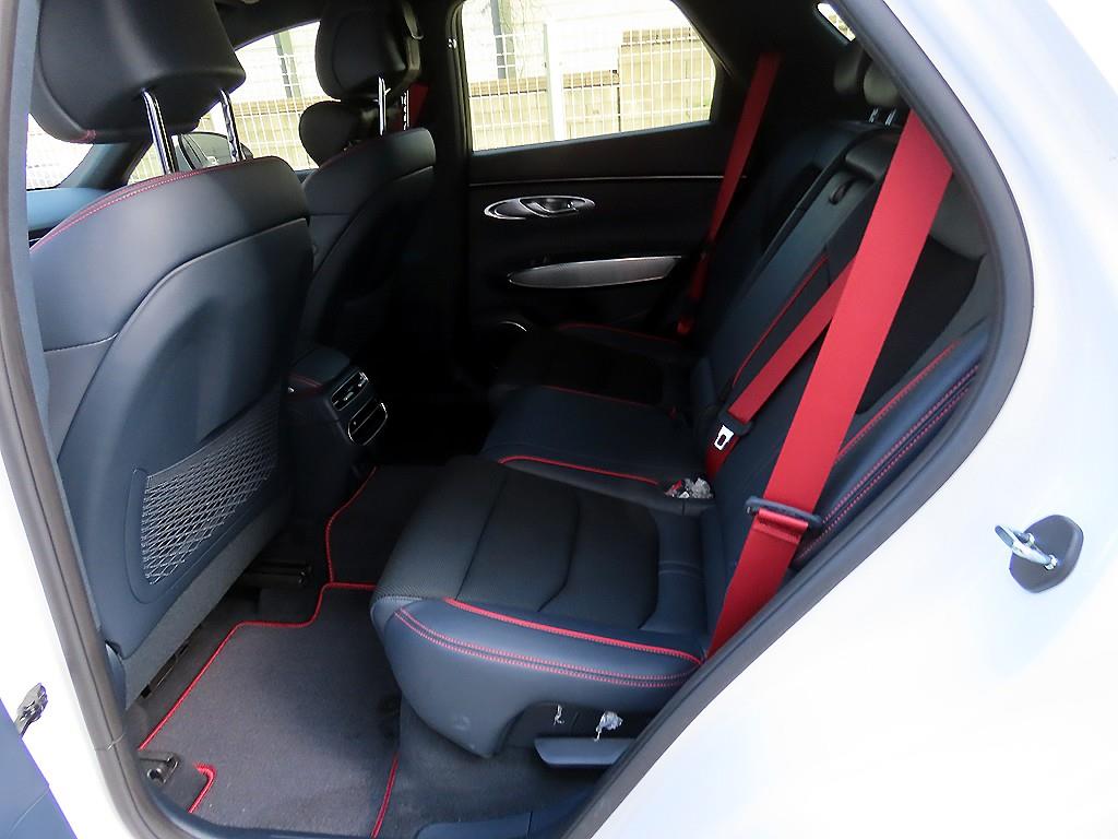 Genesis GV70 - Vista 6