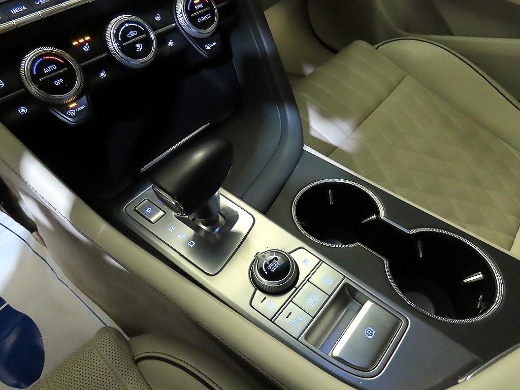 Genesis G70 - Vista 12