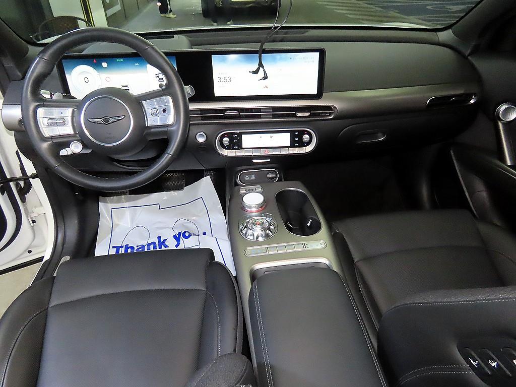 Genesis GV60 - Vista 10