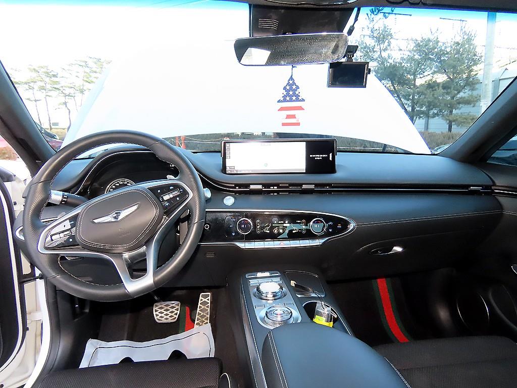 Genesis GV70 - Vista 7