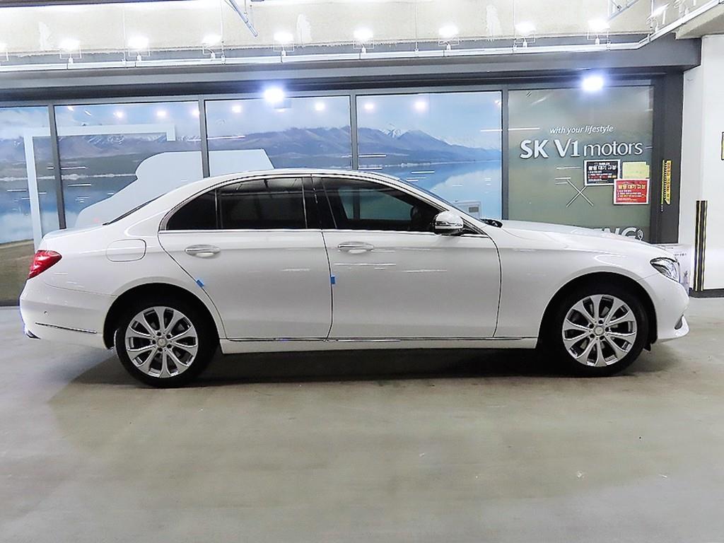 Mercedes Benz E class - Vista 3