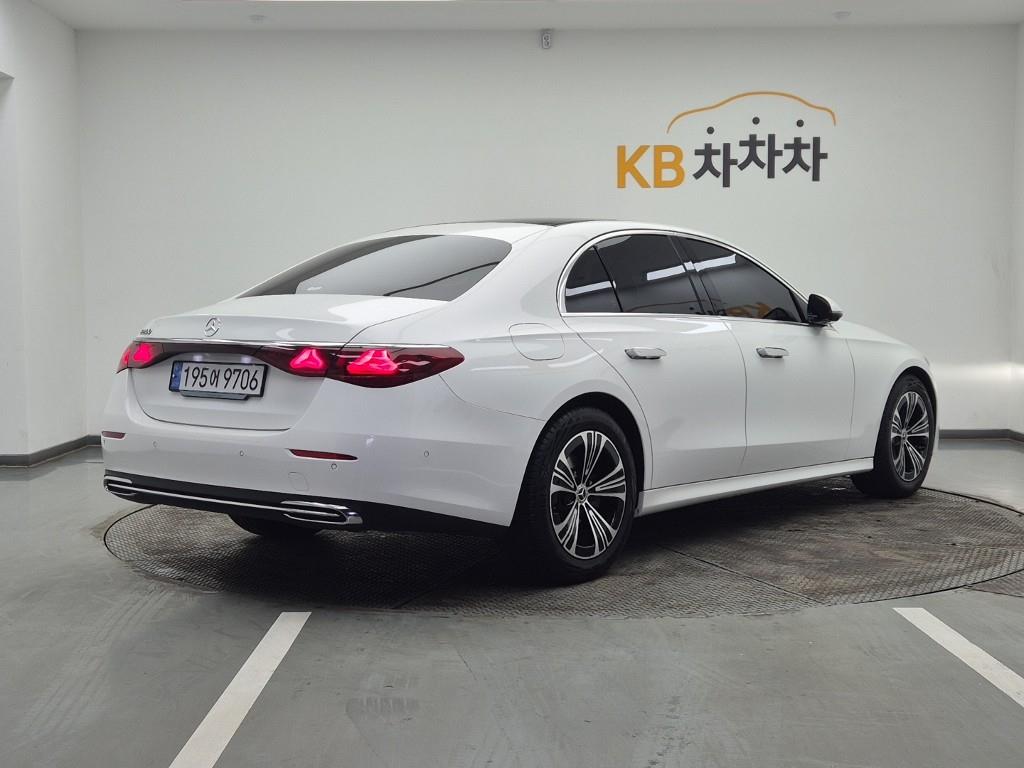 Mercedes Benz E class - Vista 4