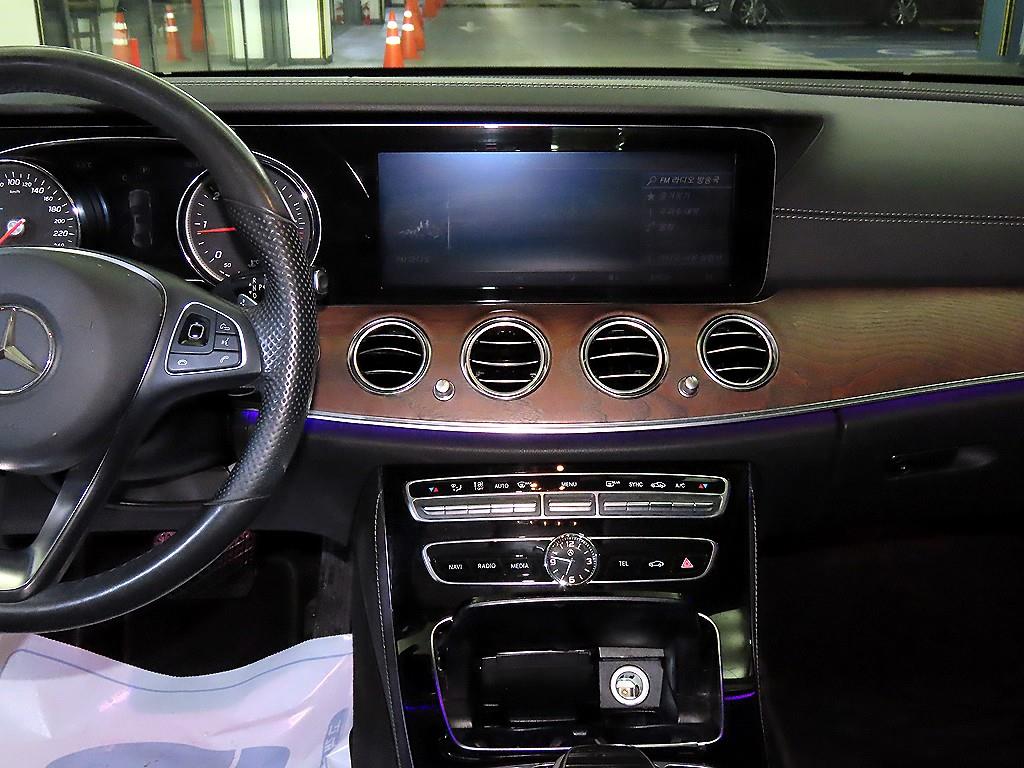 Mercedes Benz E class - Vista 11