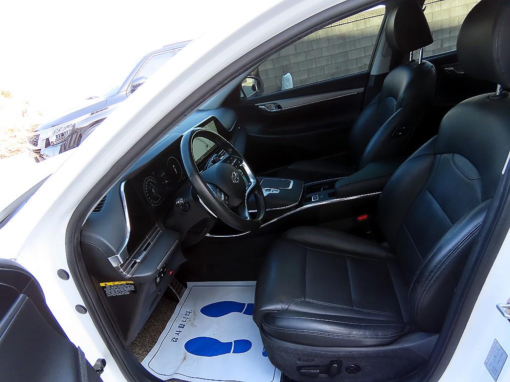 HYUNDAI Grandeur - Vista 5