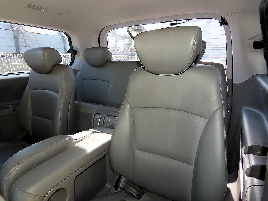 HYUNDAI Starex - Vista 7