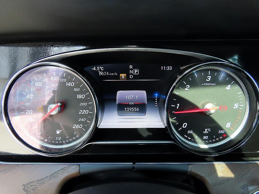 Mercedes Benz E class - Vista 9