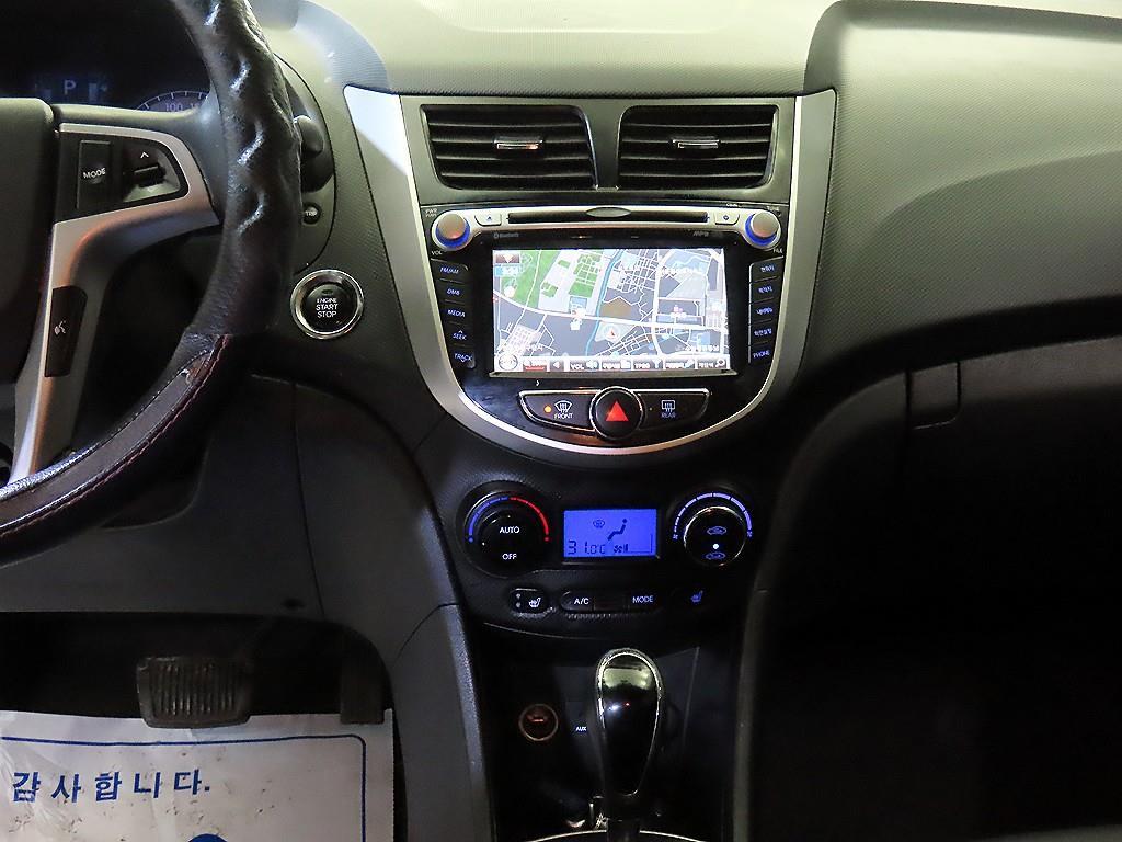 HYUNDAI Accent - Vista 11