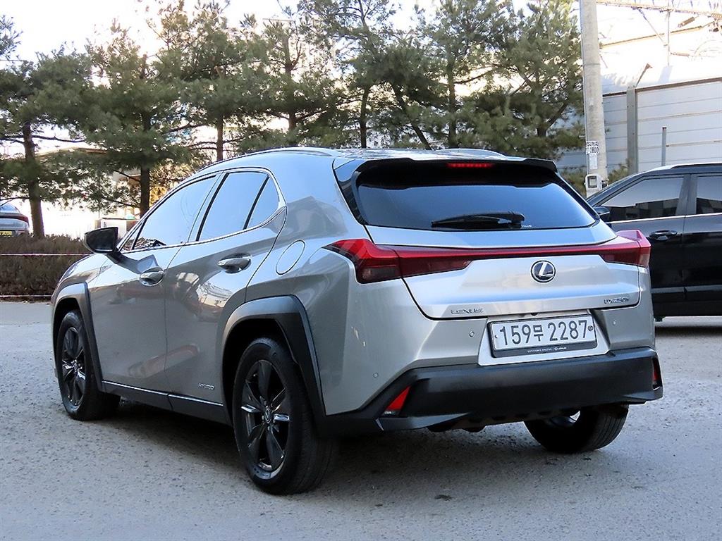 Lexus UX - Vista 3